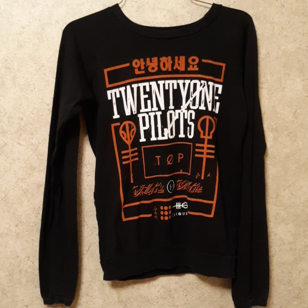 Twenty one pilots long sleeved top size S